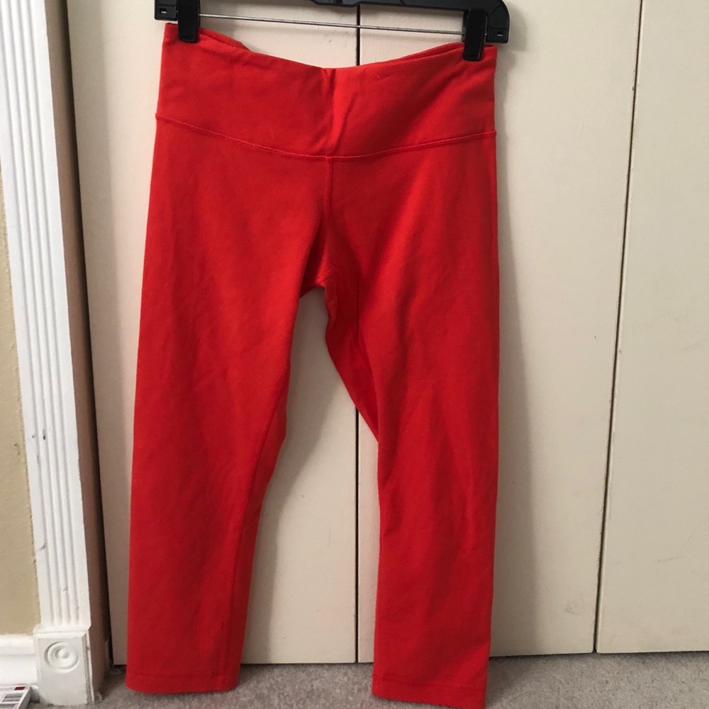 Lululemon Wunder Under crops